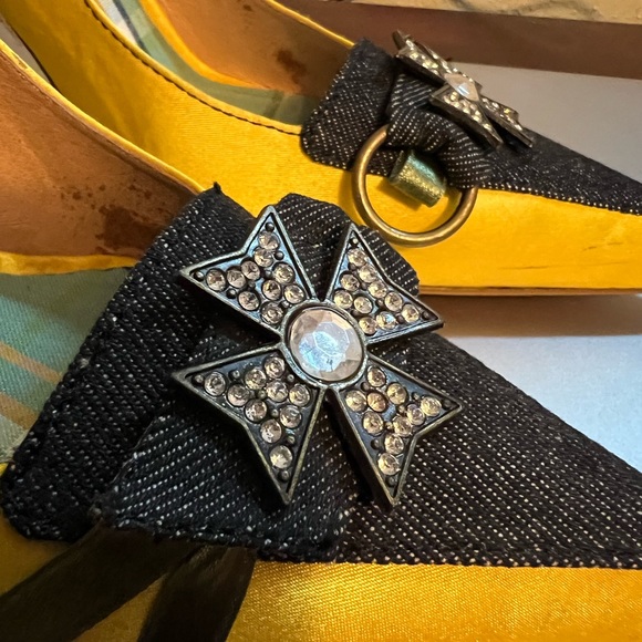 Two‎ Lips - Picture 5 of 9